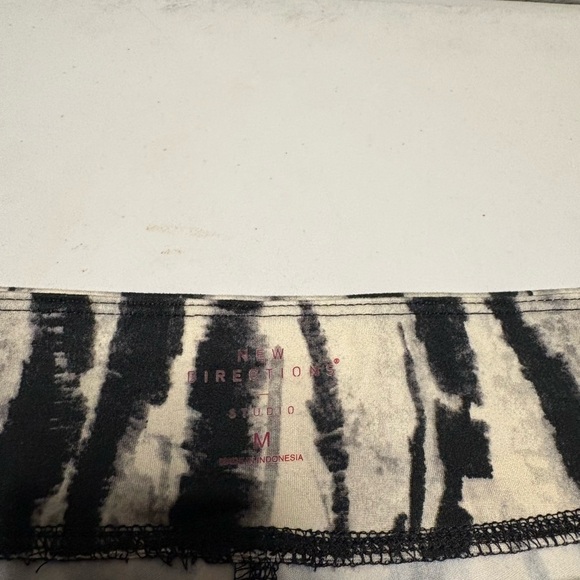 New Directions Women’s Black and Gray Leggings Set - Picture 11 of 13